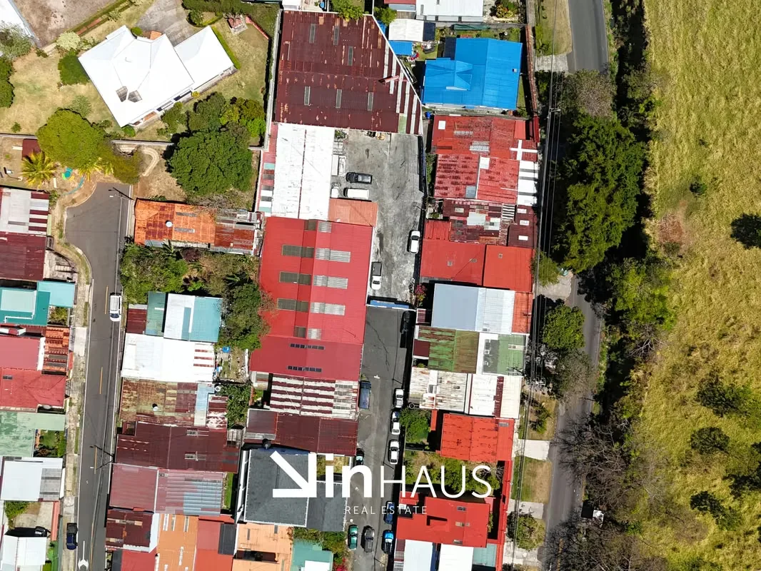 property with winery and offices in San Pablo de Barva de Heredia. The lot measures 1,735 m ², with a construction of approximately 700 m ² that includes a large cellar with mezanine, ... — photo 4