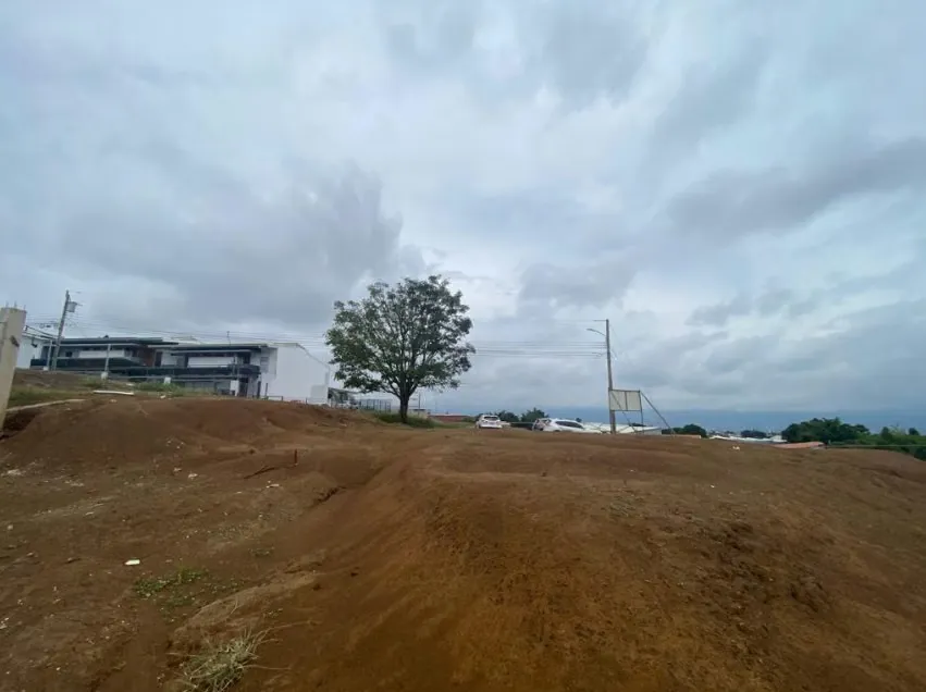 Terreno para apartamentos en Brisas del Ríos contiguo UNA, Heredia