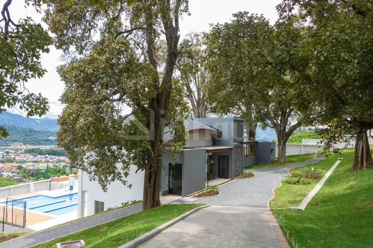 id 42147 Venta de lote plano en condominio con amenidades en San Juan de la Unión