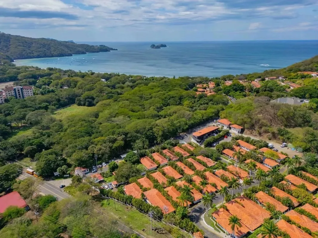 Villa con Vista al Mar en Villas Sol, Playa Hermosa, Guanacaste