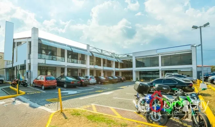 Commercial Space for Rent in a Shopping Center in Coronado