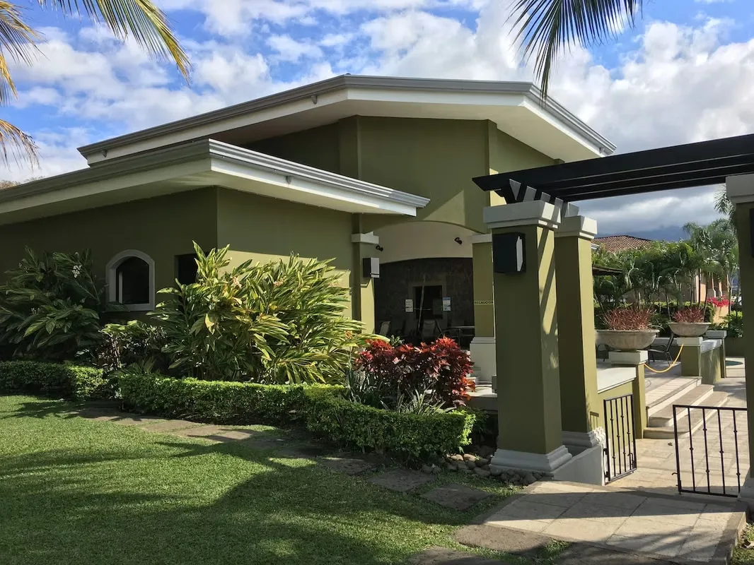 VENTA DE CASA EN CONDOMINIO ALMERIA EN SANTA ANA