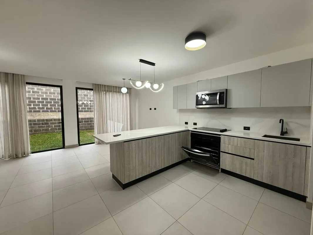 ALQUILO SANTA ANA LINDORA en el exclusivo Condominio Lindora Village.