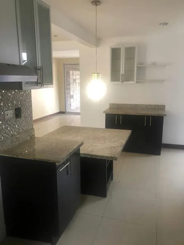 Una excelente oportunidad de inversión en una zona privilegiada de Santa Ana. Esta propiedad se encuentra en un condominio exclusivo de solo 3 casas, ideal para quienes buscan ... — photo 5