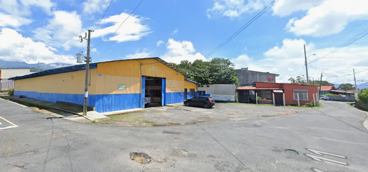 Bodega 1.084 m² en zona comercial de Cartago