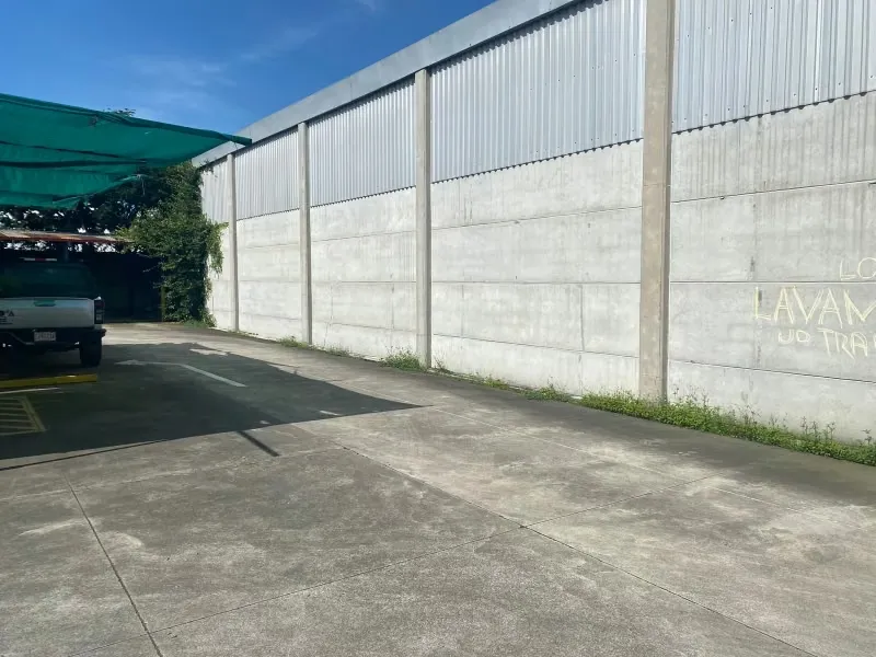 Propiedad con topografía plana en VENTA ubicada en La Uruca uso mixto