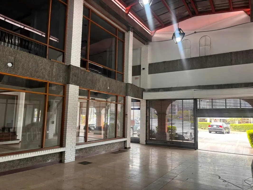 LOCAL COMERCIAL EN ESCAZU APTO PARA OFICINAS, BANCOS, RESTAURANTES, TIENDA