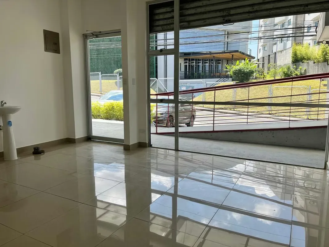 Se Alquilan Locales Comerciales en Curridabat Granadilla desde $600