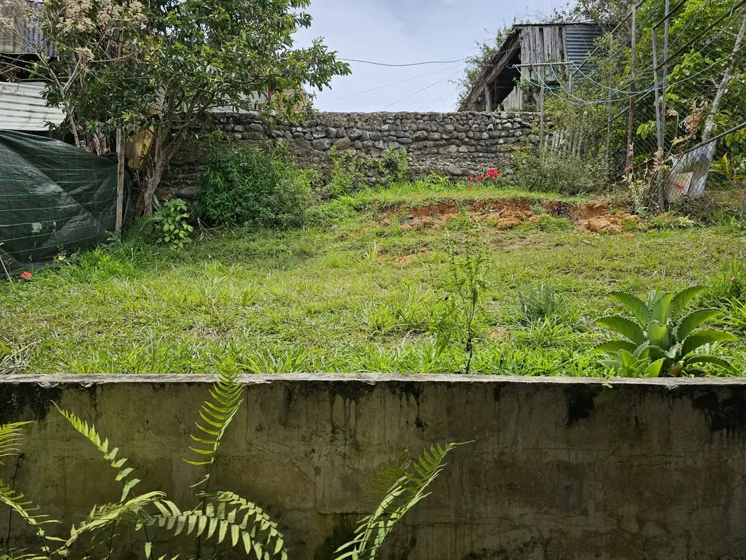 MA Asesoría vende propiedad con 2 casas en Agua Caliente de Cartago, por Holcim, a una distancia de 100 metros de la parada de transporte público