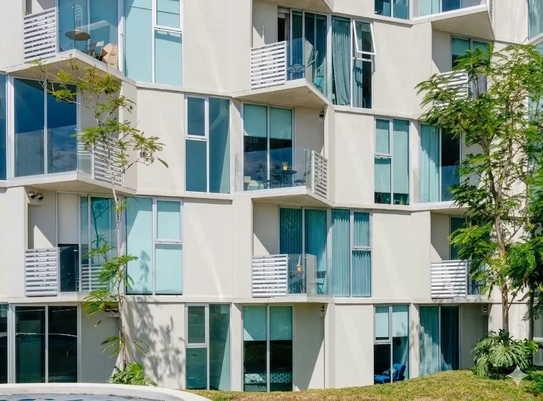 Secrt Sabana is a 32-story apartment tower, located in Sabana Sur just a few metres from La Sabana Park.
