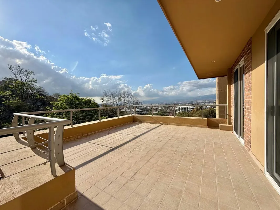 Exclusive apartment for rent in Escazú with beautiful views.