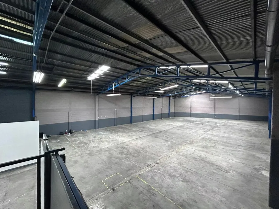 Alquiler de Bodega de Uso Comercial O Industrial en Tibás