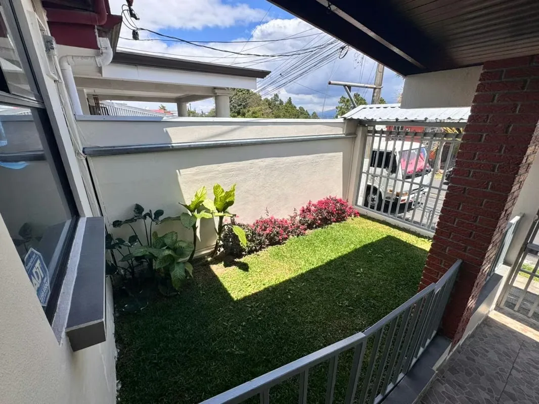 Venta de casa de una planta en el Carmen de Guadalupe, Mata de Plátano, Goicoechea. El lote mide 180 m2, con una construcción de 165 m2 aproximadamente. Tiene cochera con portón ... — photo 4