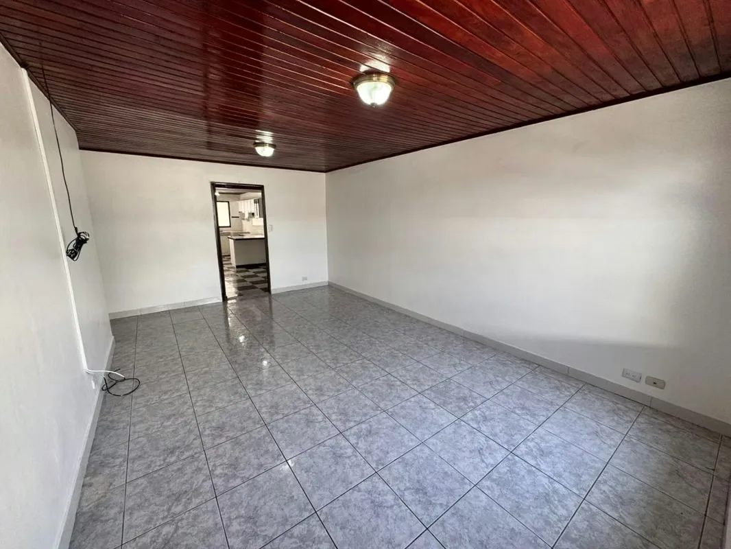 Venta de casa de una planta en el Carmen de Guadalupe, Mata de Plátano, Goicoechea. El lote mide 180 m2, con una construcción de 165 m2 aproximadamente. Tiene cochera con portón ... — photo 5