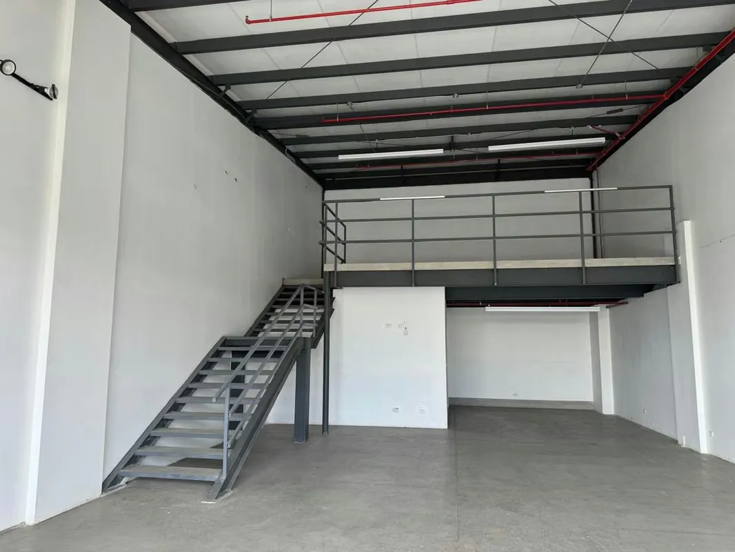 Commercial Space/Warehouse in San Jose Lindora - 161 sq m