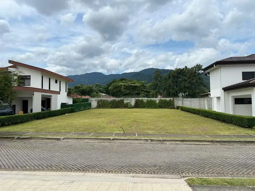 LOTE DE 651 M2 EN SANTA ANA-URUCA, COSTRUYE TU HOGAR IDEAL! MP-26-703