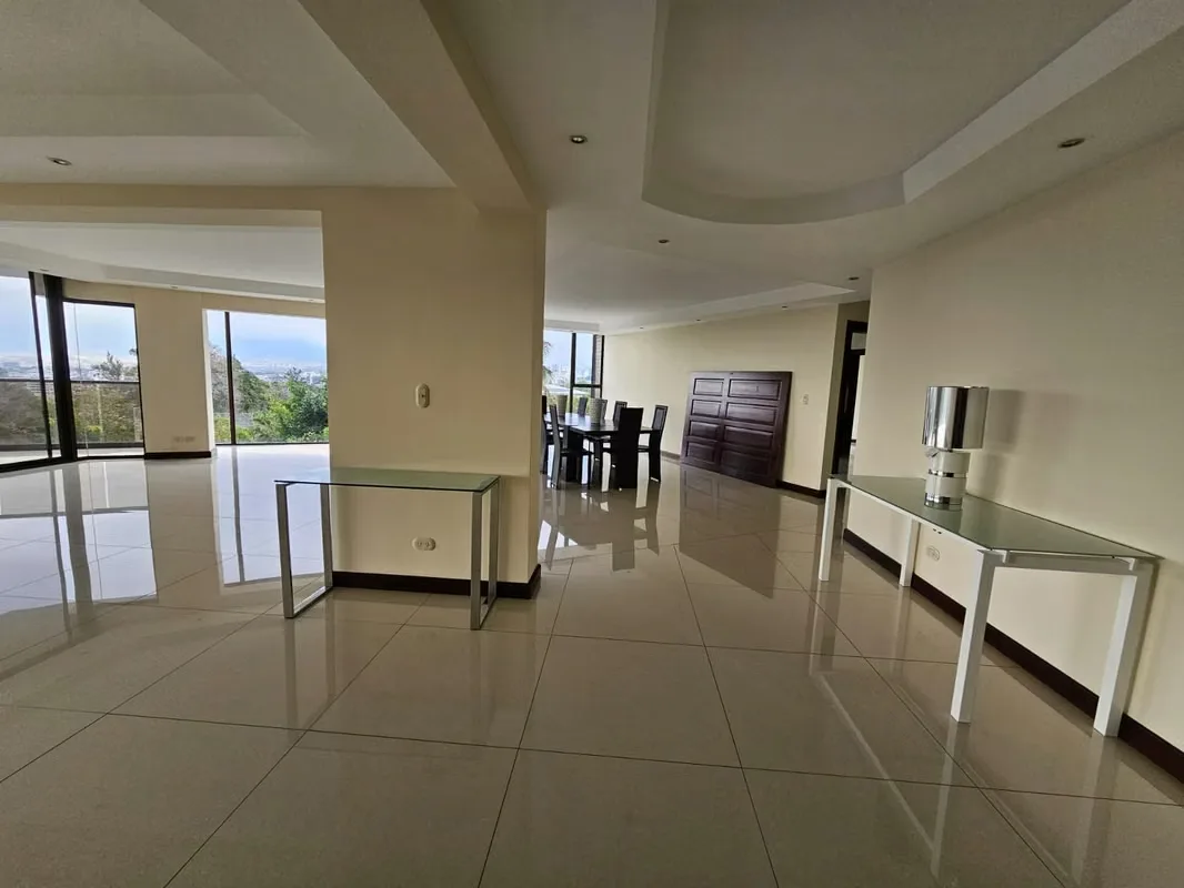 Elegant apartment of 315m2 in a single story. Consists of Living Area, Dining Area, Spacious Balcony, Kitchen, Laundry Area, 3 Bedrooms and 2.5 Bathrooms. All with fine finishings. ...