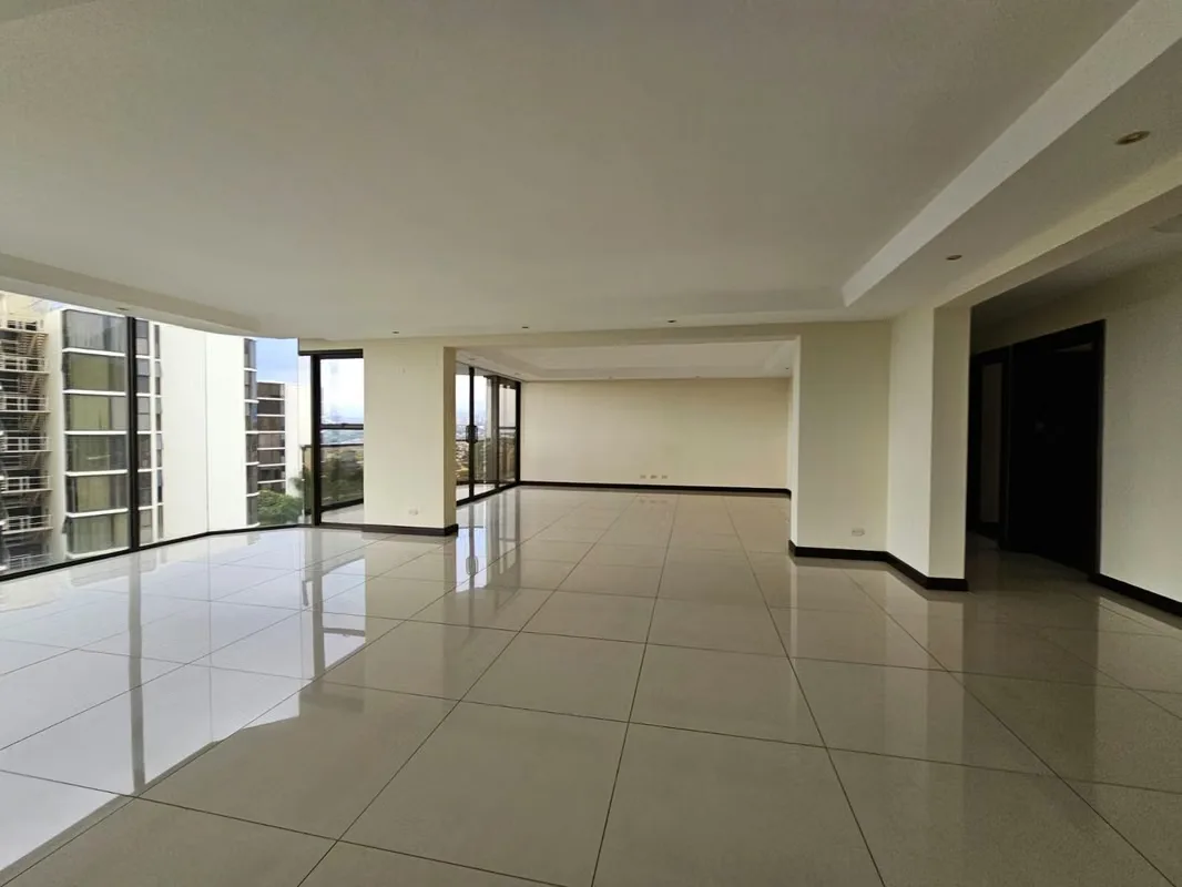 Magnificent 330m2 apartment in a single story. Consists of Living Room, Dining Area, Spacious balcony, Kitchen, Laundry Area, 3 Bedrooms, 2.5 Bathrooms. All with fine finishings. On ...