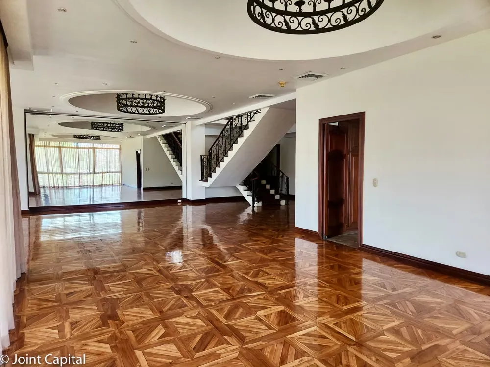For rent: **spectacular penthouse in San Rafael de Escazú**, with **stunning views, spacious rooms, and ...