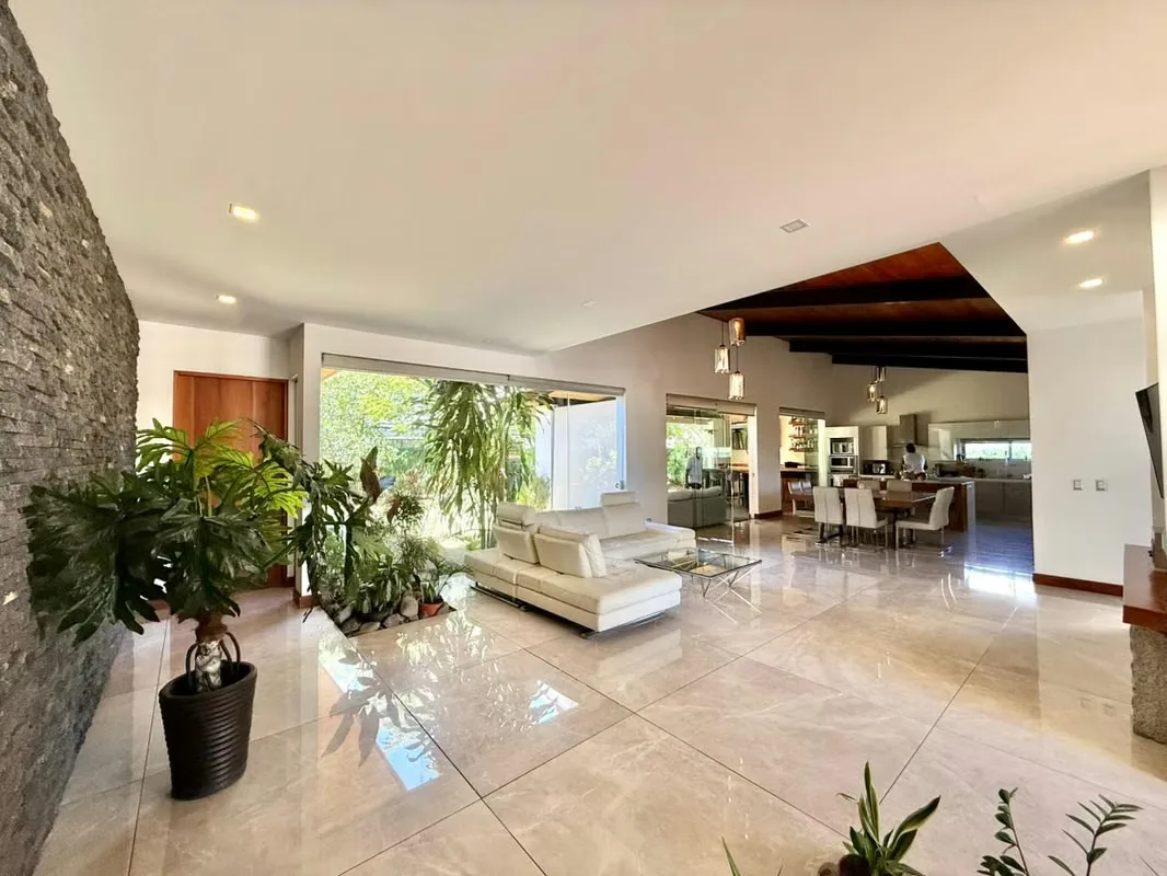 Single-Story Luxury Home for Sale Hacienda Espinal-San Rafael-Alajuela