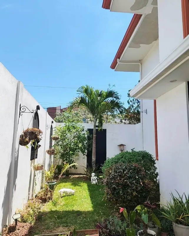 En una de las zonas de mayor plusvalía de Heredia, justo en el límite con Santo Domingo, se encuentra esta espectacular casa ... — photo 2
