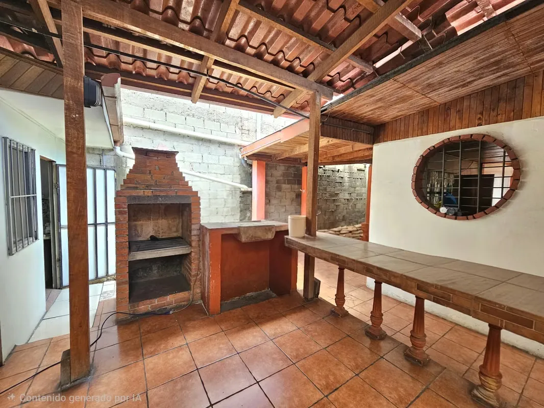 La propiedad cuenta con Uso de Suelo Mixta, Residencial, de Servicios y Comercio, con una excelente ...