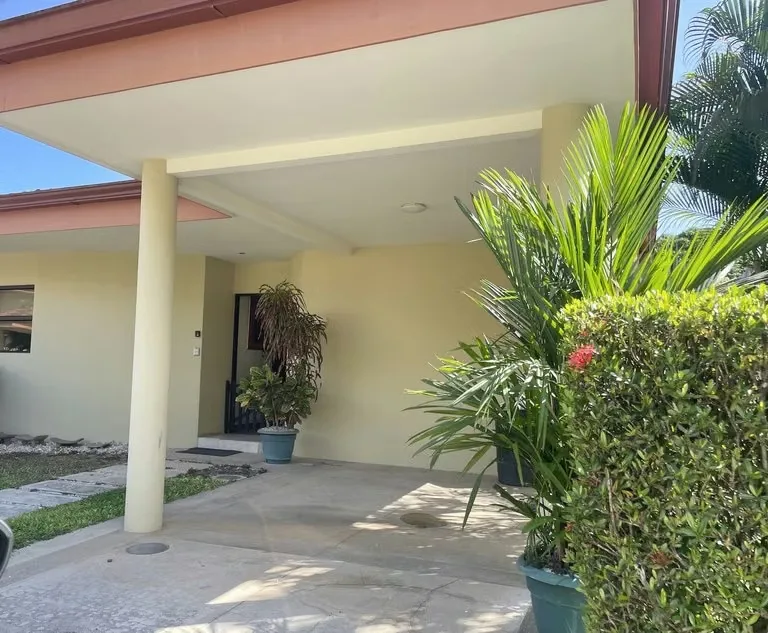 Tu Townhouse Ideal en Sitio de Ensueño, Garabito 