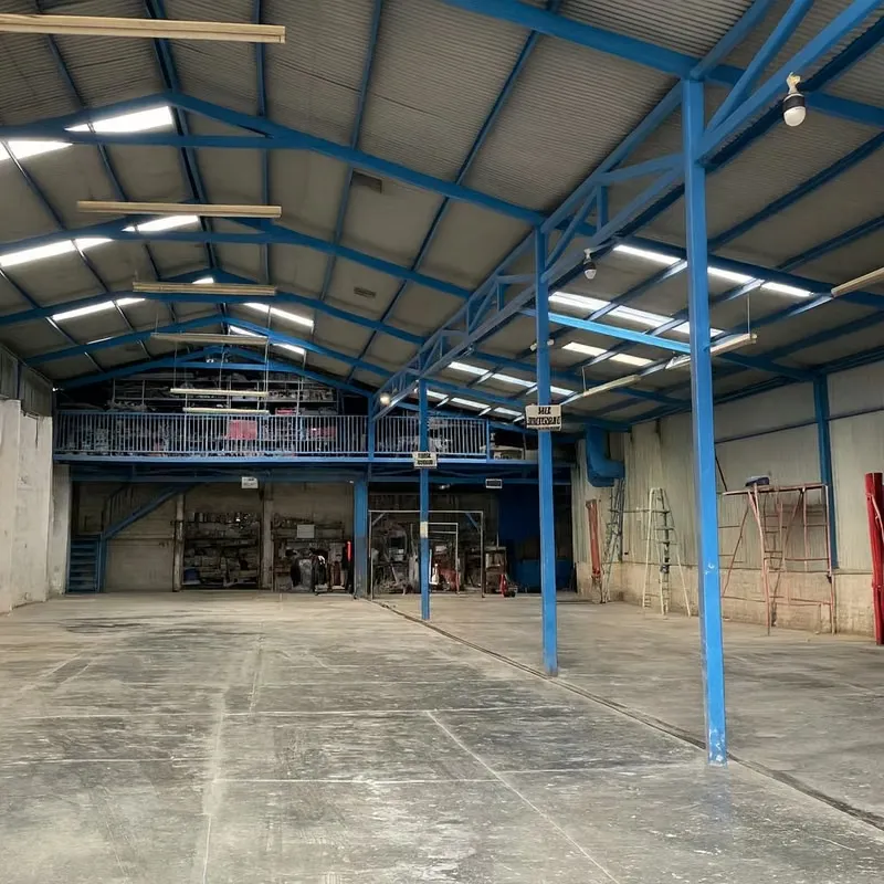 Warehouse suitable for product storage, workshop, or outlet.