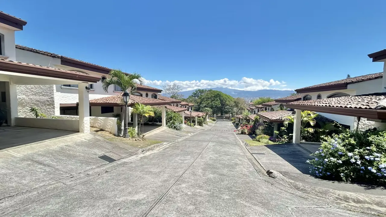 Alquiler Casa Condominio en Escazu
