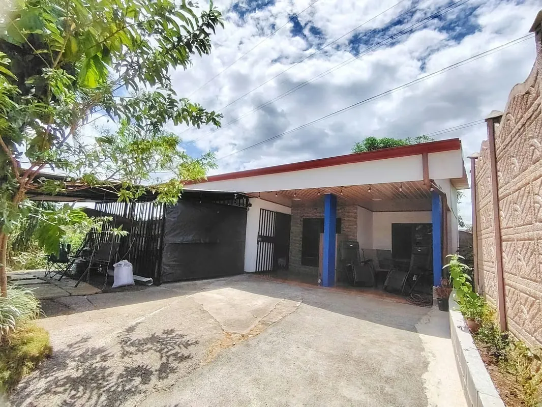 Se vende casa en Atenas, Santa Eulalia, con vista a la montaña.