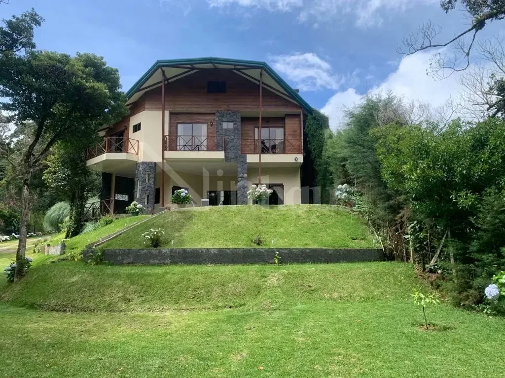 Beautiful Home for Rent/Sale on a Large Lot in San Rafael de Heredia