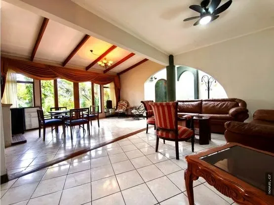 Casa en venta. San Pablo de Heredia. Céntrica, privada y espaciosa