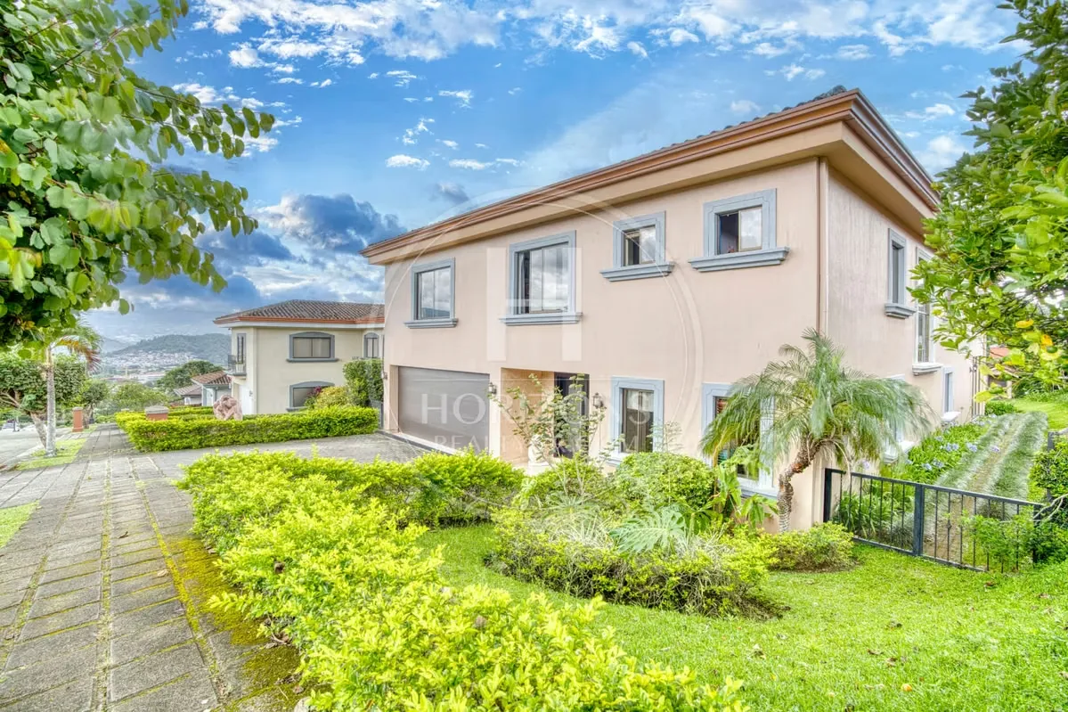 Casa en Condominio Cedro Alto en Residencial Colinas de Montealegre 7 Bedrooms noj1083