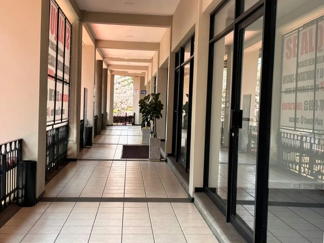MA Asesoría Alquila Local Comercial en hermosa plaza céntrica en San Rafael de Escazú, San José