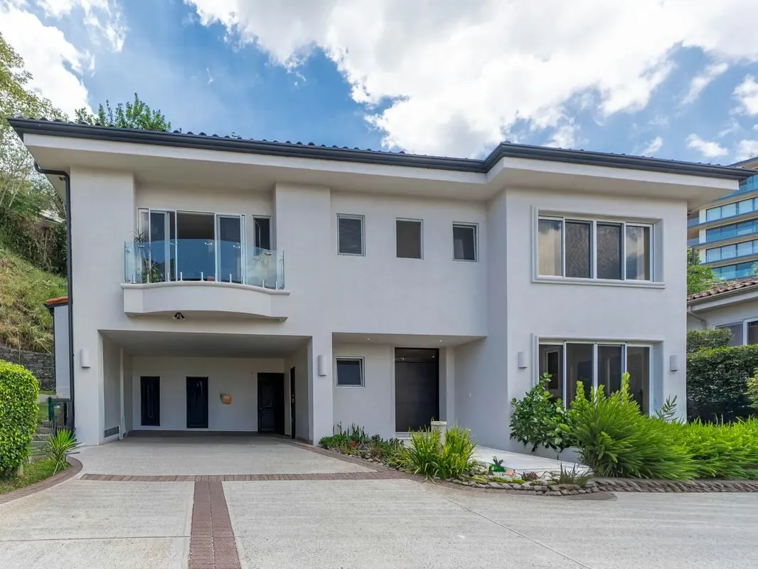 VENTA DE CASA EN CONDOMINIO DE LUJO EN ESCAZÚ