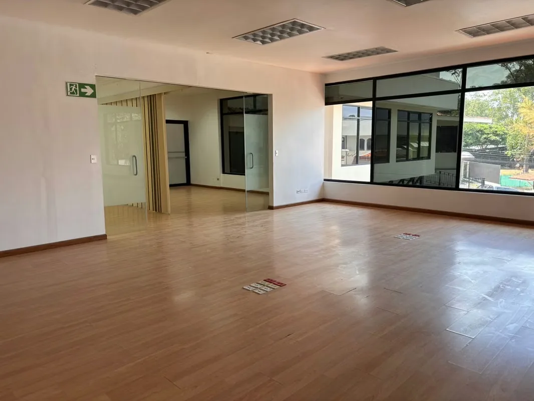 MA Asesoría Alquila Local Comercial en hermosa plaza céntrica en San Rafael de Escazú, San José