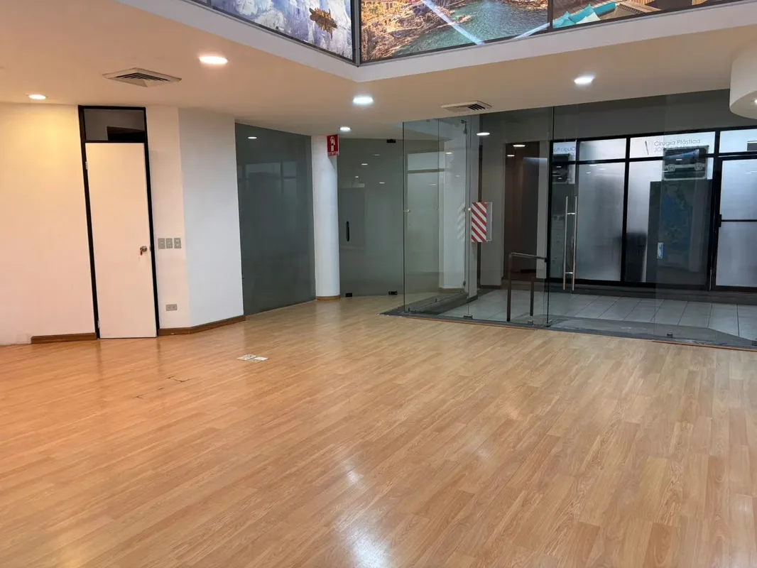 MA Asesoría Alquila Local Comercial en hermosa plaza céntrica en San Rafael de Escazú, San José — photo 4
