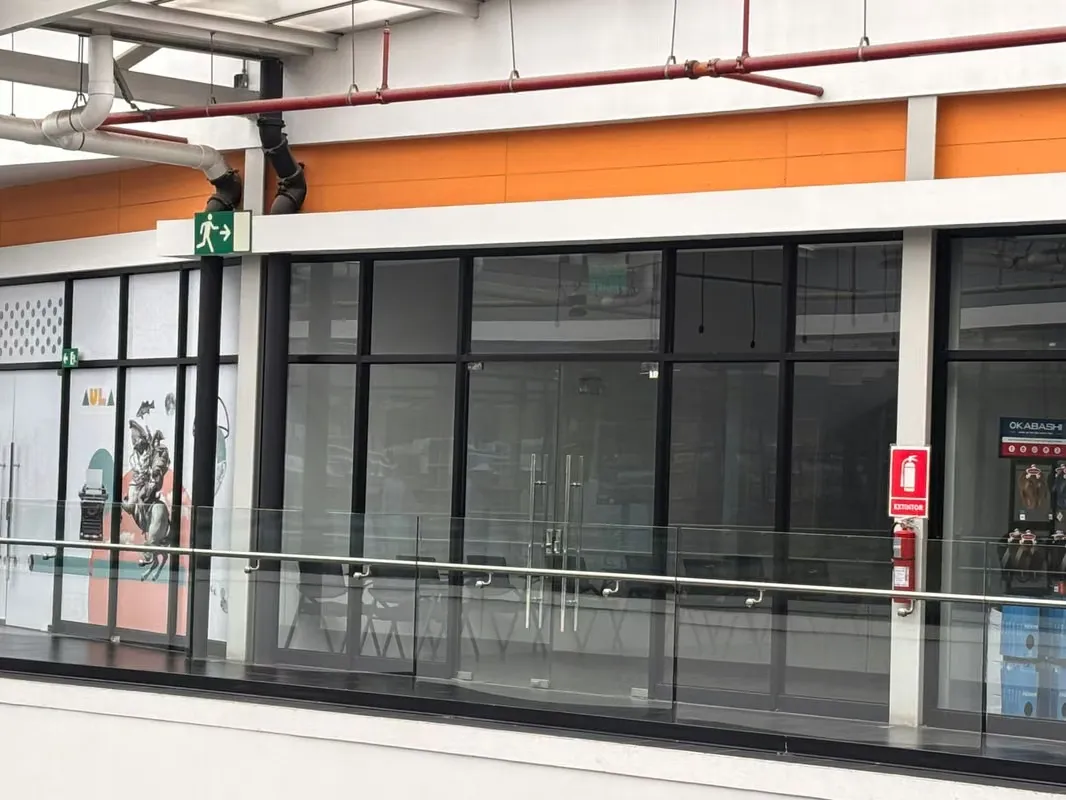 MA Asesoría Alquila Local especial para restaurante en amplio centro comercial de Escazú.