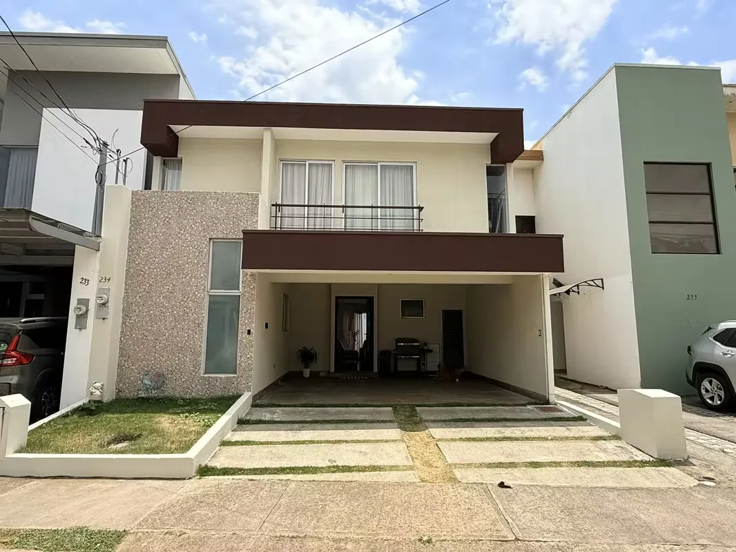 House for Sale in a Gated Community in Heredia ID 26035