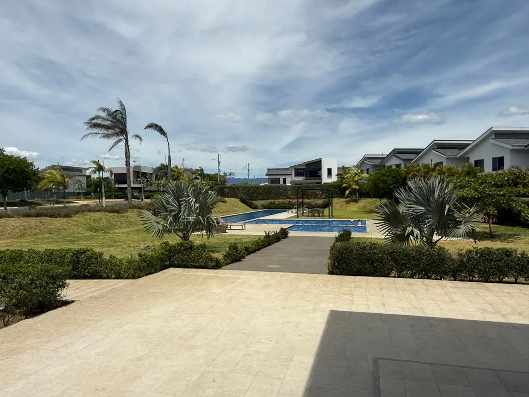 House 1 (250 sq m): Single-story house with fine finishes, spacious ... — photo 3