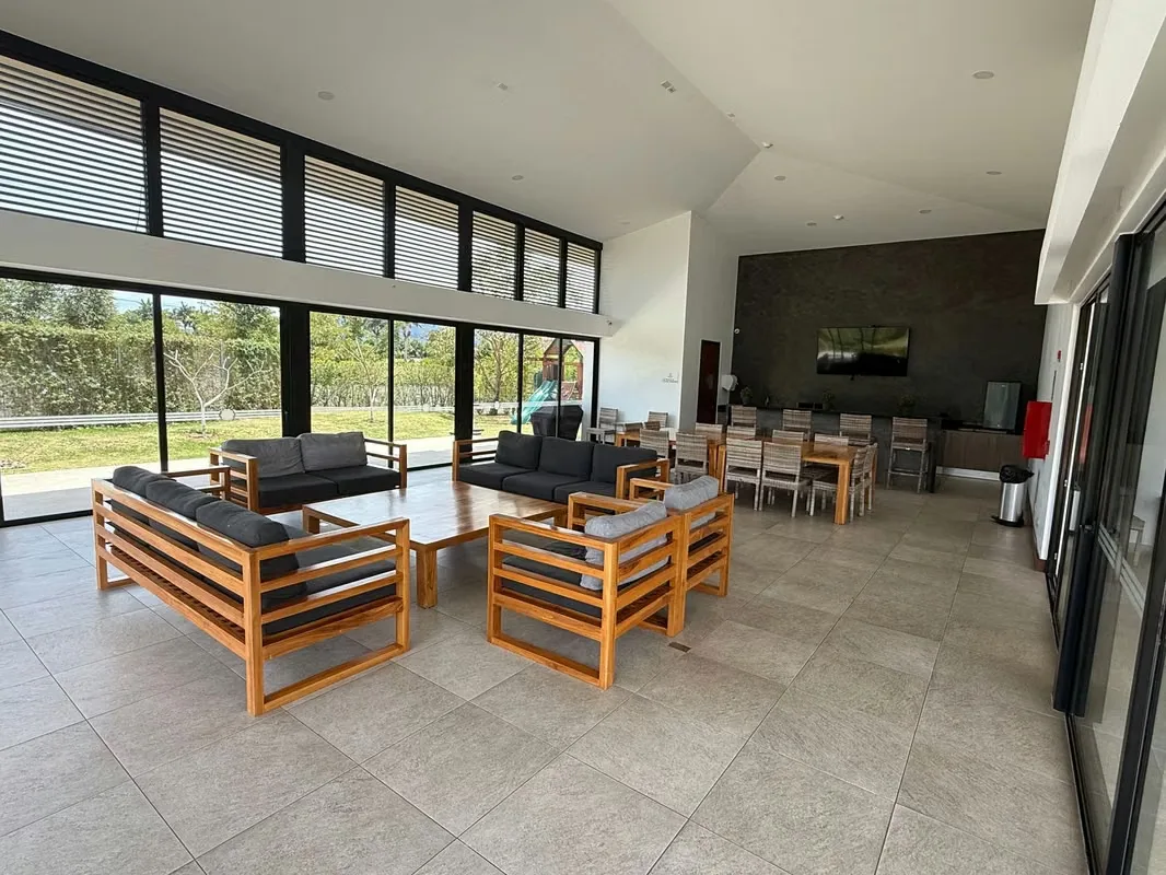 House 1 (250 sq m): Single-story house with fine finishes, spacious ... — photo 5
