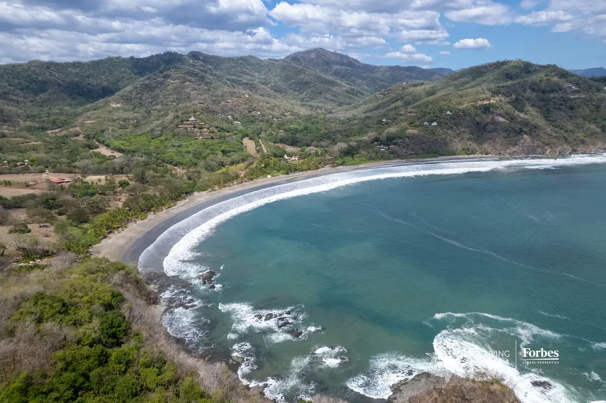 Located in the exclusive area of Punta Islita, Punta Islita Ocean Terrace is an exceptional 11,280 m² lot that blends privacy, natural beauty, and breathtaking ...