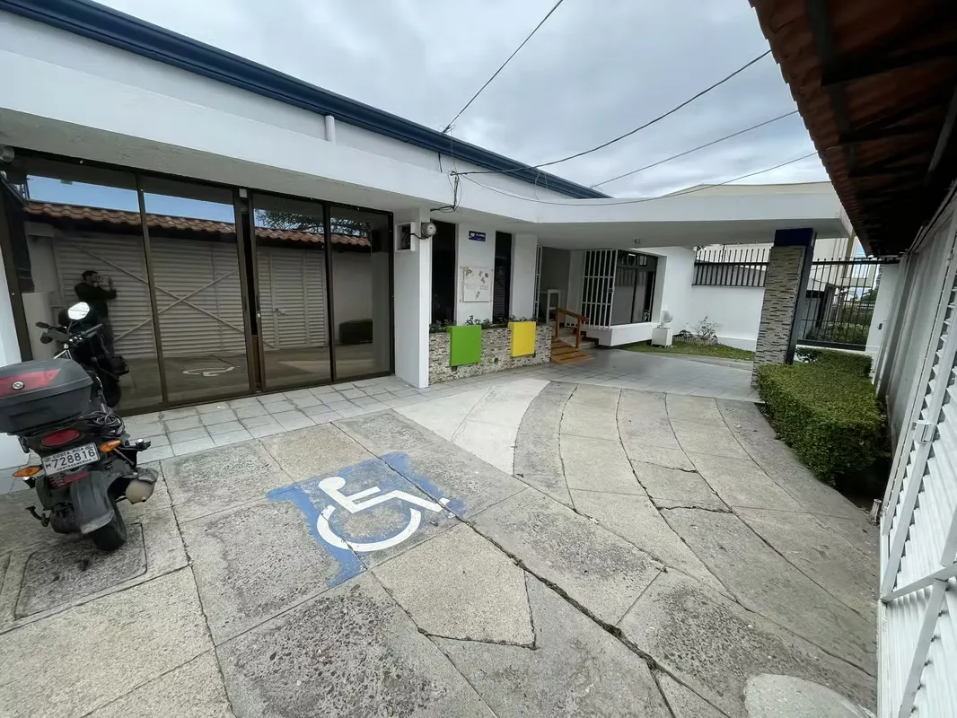 Casa de una planta con uso de suelo mixto en Nunciatura – Ideal para vivienda o negocio