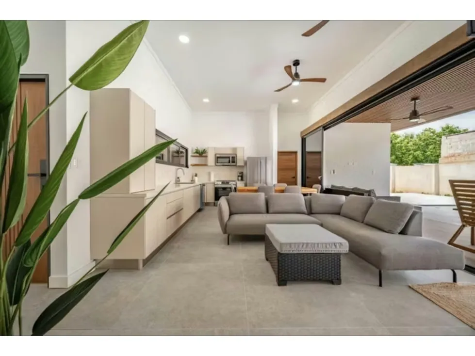 Experience the ultimate tropical lifestyle in this stunning, fully equipped contemporary home located in the peaceful community of San José de Pinilla. Surrounded by lush nature and ... — photo 3