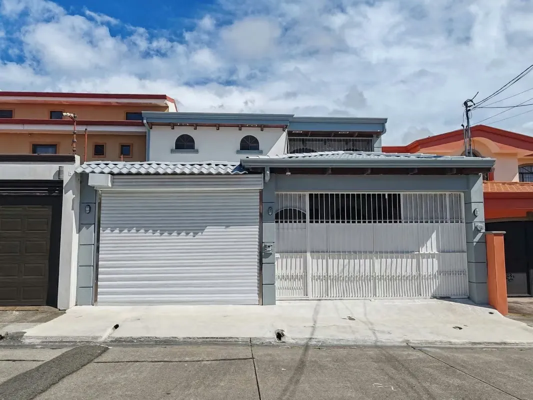 3 bedrooms | 2.5 bathrooms | 4 parking spaces
