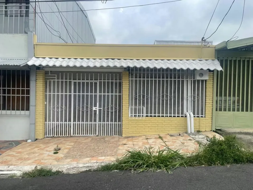 NEWLY REMODELED HOUSE FOR SALE in residential in San Antonio de Alajuela