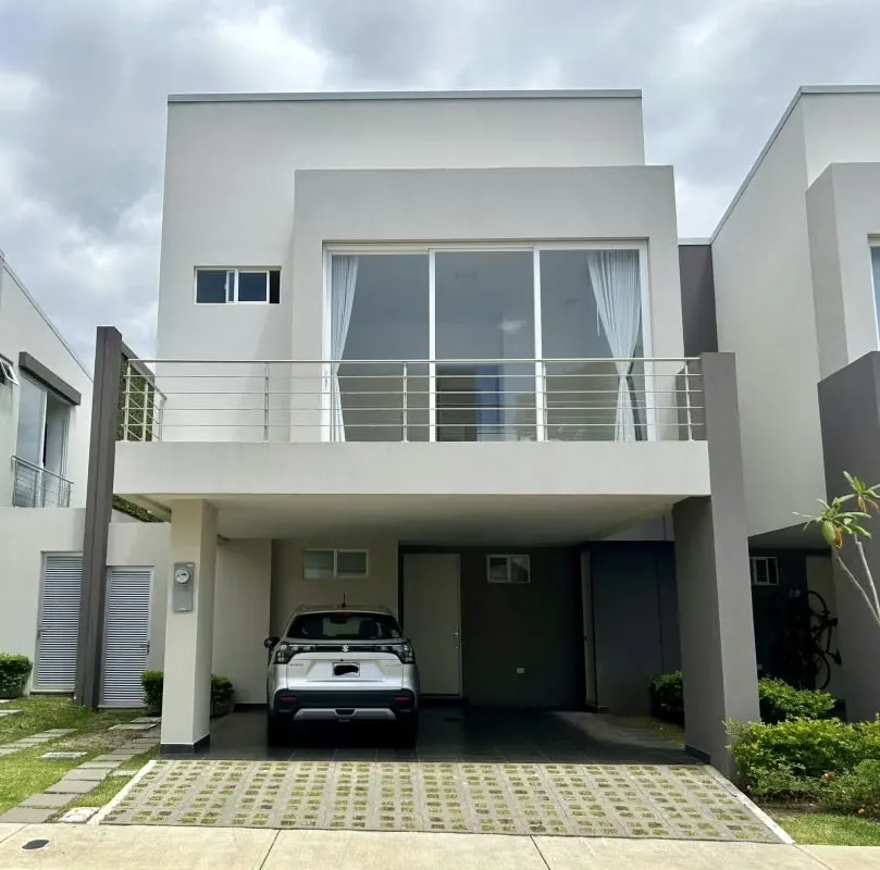 Casa Amplia con 4 dormitorios en Condominio! La Ribera de Belén, Heredia