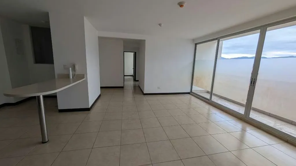 Se vende apartamento en condominio Oasis de San José