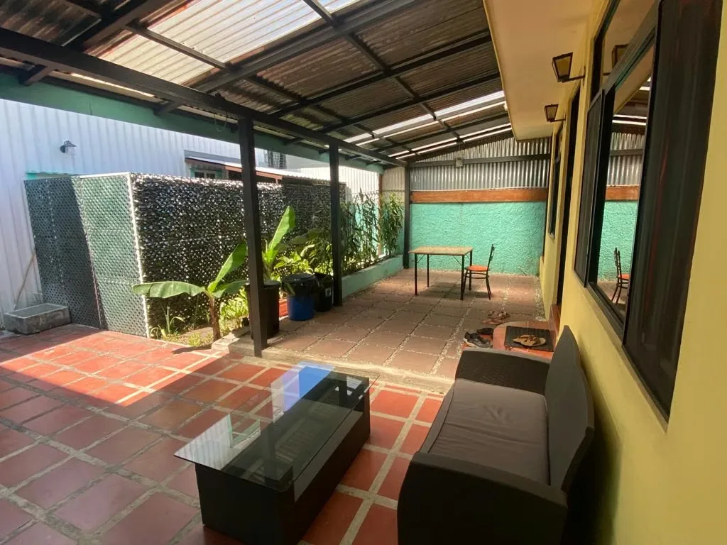 Fully renovated apartment building in excellent condition. In the center of Ciudad Colon and easy to rent. I have had students from the University of Peace but many people love these ...
