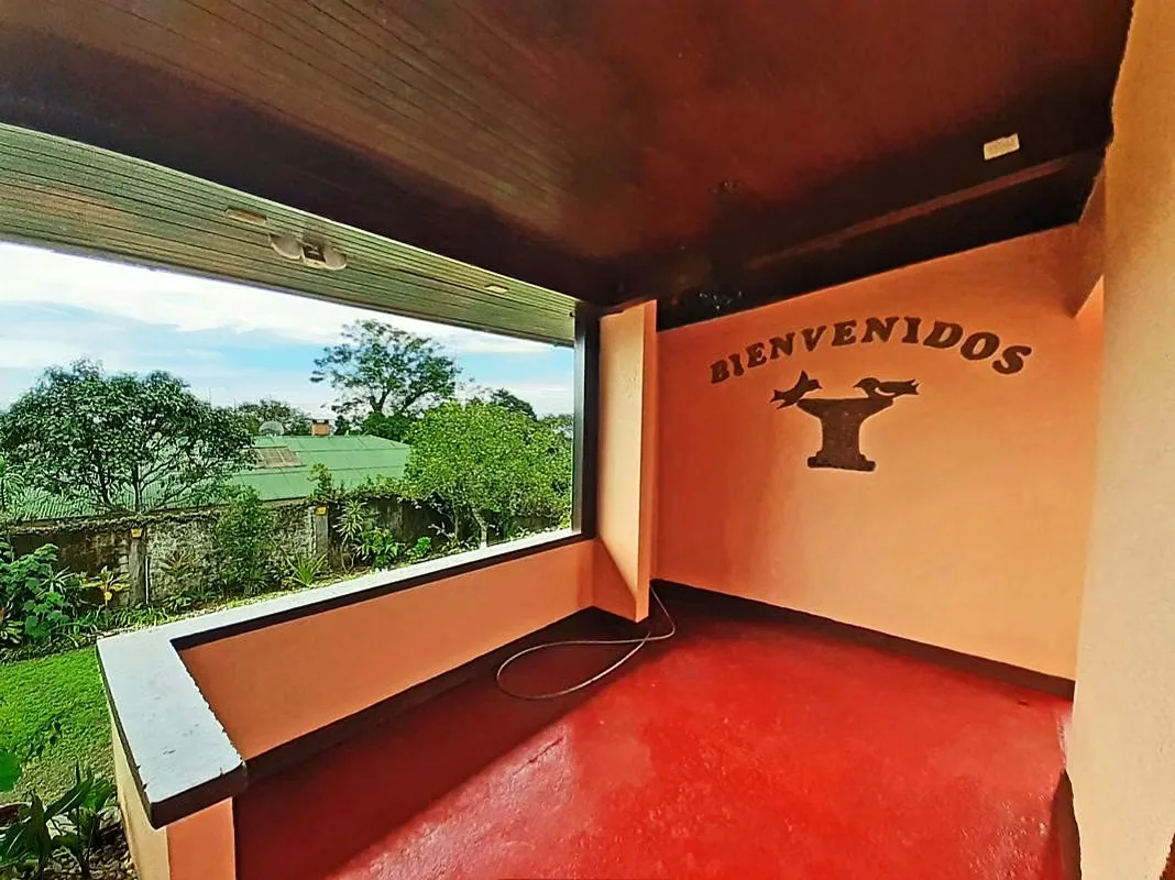 Along the Main Road, San Ramón de Tres Ríos/San Rafael, Montes de Oca (Costa Rica) - Excellent commercial property for sale with 470 m2 (5,000 ft2) of construction on a 1,600-m2 ... — photo 2